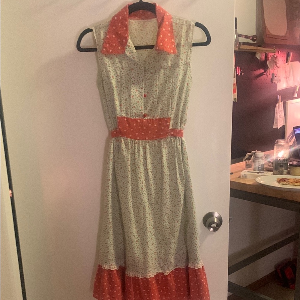 Floral Sleeveless Vintage House Dress with Orange Accents